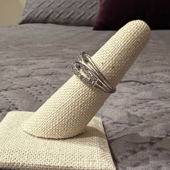 Cubic Zirconia Fashion Ring - Picture 4 of 8